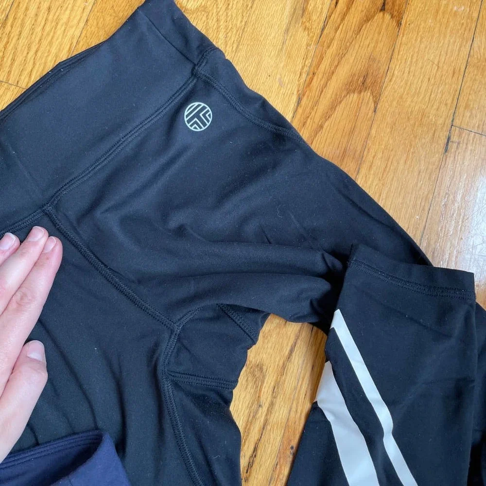 Bundle of 2 Tory Sport High Rise Chevron Weightless Leggings Black & Navy Sz S - Picture 6 of 7